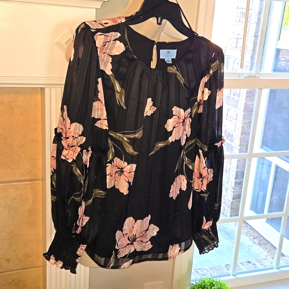 Sz M CeCe Black blouse with pink flowers with gold metallic threads